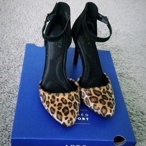 Apt 9 leopard high heels size 6 faux suede NEW